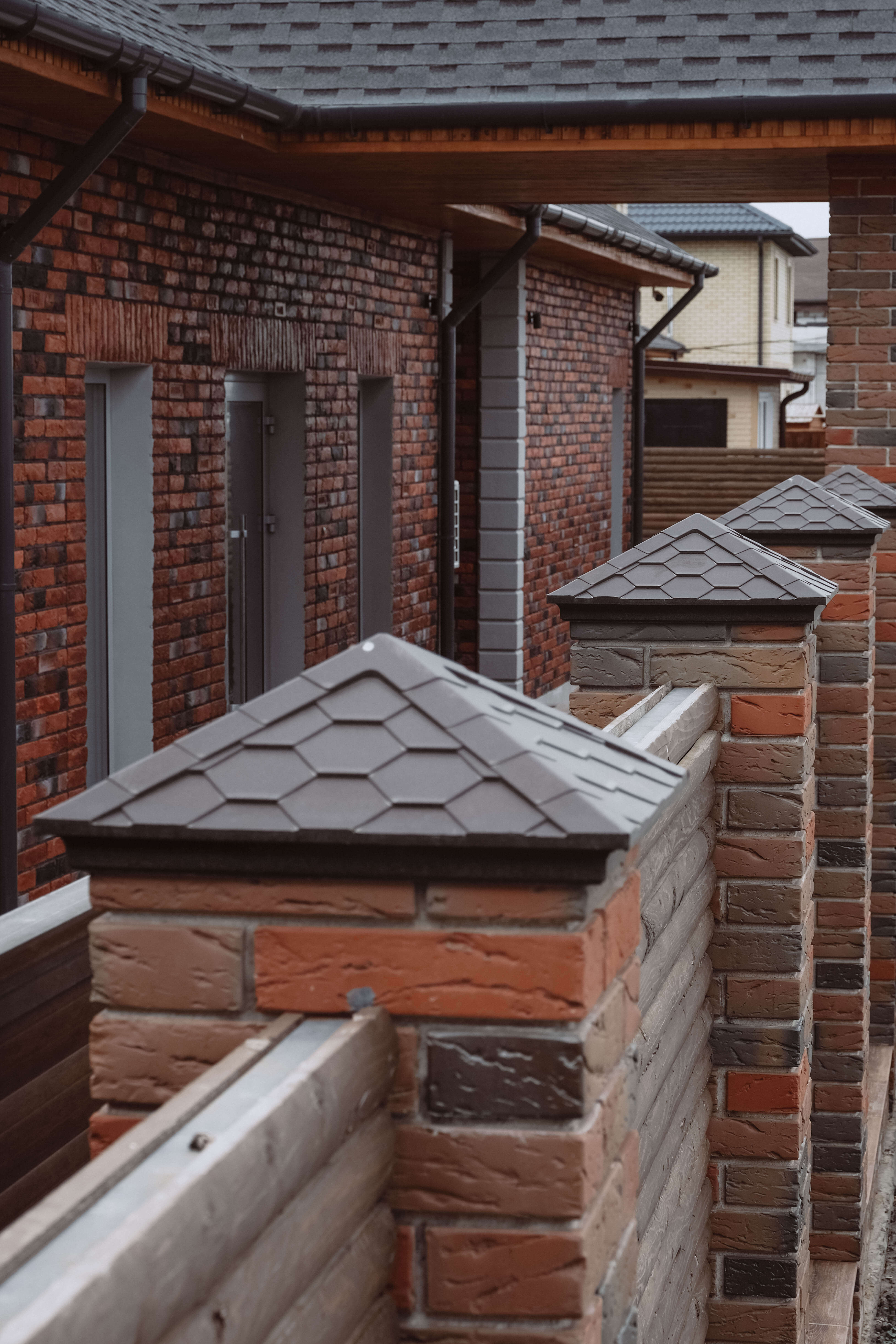 Колпак Zking Эверест Коричневый на столб 1.5х1.5 кирпича (390х390мм) в Махачкале фото